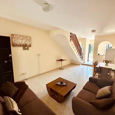 Avlida Luxury Annex דירה