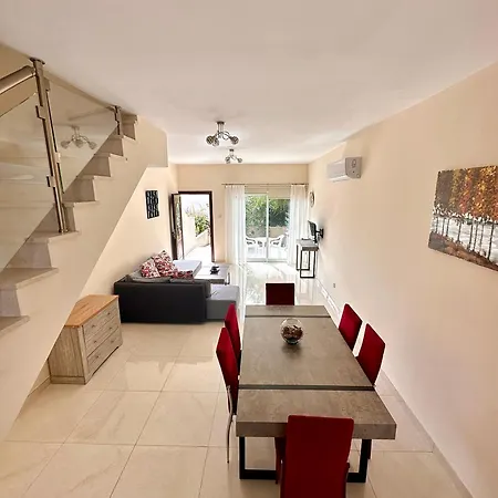 Avlida Luxury Annex דירה