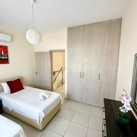 Avlida Luxury Annex דירה